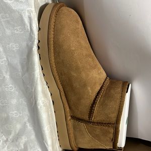 UGG Woman’s Classic Ultra Mini Chesnut Size 8